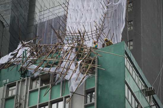 1الإعصار نيدا يتسبب فى إلغاء 150 رحلة جوية فى هونج كونج  (3)