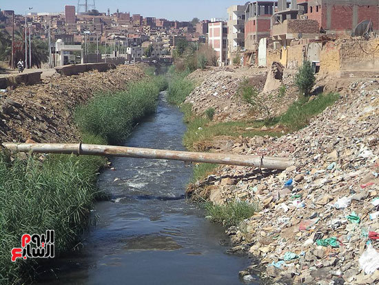 1كارثة بيئية تلوث مياه النيل بأسوان (1)