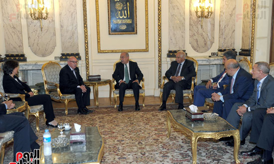 رئيس الوزراء يستقبل وزيرى السياحة والنقل والطيران الأردنيين (1)