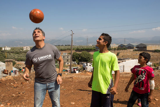 باسم يوسف يساند منتخب اللاجئين فى الأولمبياد بصورة عبر إنستجرام (1)