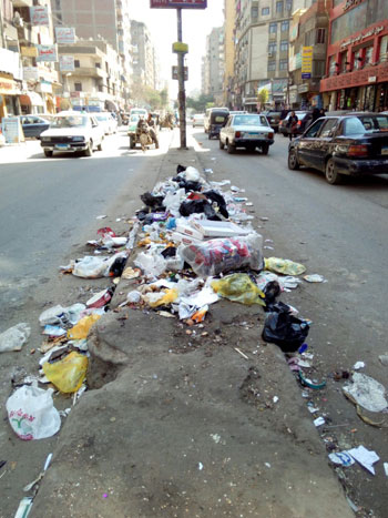 شارع أحمد عصمت بعين شمس يشتكون من تراكم القمامة (2)
