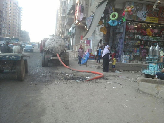 جنوب القاهرة تدفع بسيارات لحل مشكلة منطقتى منطى وأم بيومى (4)