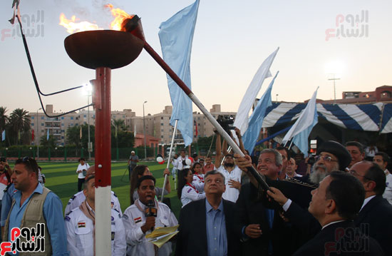 1البابا تواضروس ووزير الرياضة يوقدان شعلة النشاط الصيفى للكشافة بالإسكندرية (12)