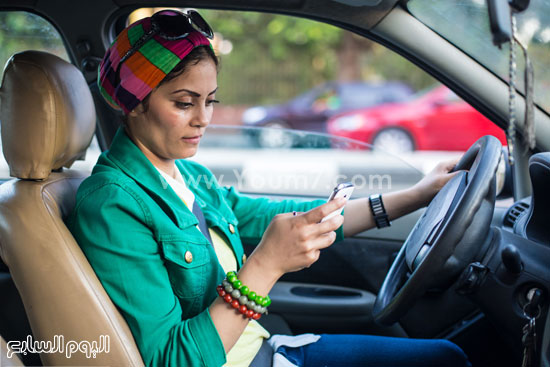 	انتشرت عادة التواصل علي الهواتف اثناء القيادة مما ادي لحوادث ومخاطر -اليوم السابع -9 -2015