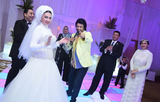 الفنان سامح يسرى أهدى العروسين أغانى فى حفل الزفاف  -اليوم السابع -9 -2015