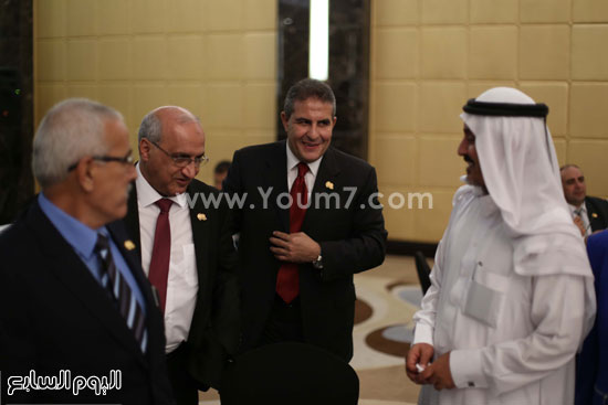 طاهر أبو زيد متحدثاً لأحد حضور الاجتماع -اليوم السابع -9 -2015 طاهر أبو زيد متحدثاً لأحد حضور الاجتماع -اليوم السابع -9 -2015