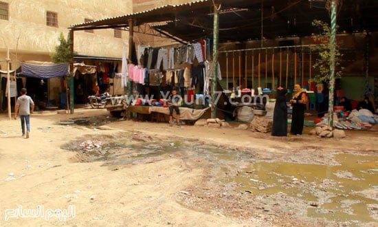 بائعون وسط مياه الصرف الصحى -اليوم السابع -9 -2015