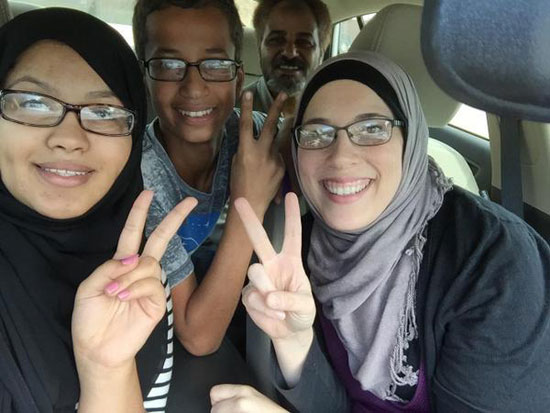 	أحمد مع عائلته سودانية الأصل -اليوم السابع -9 -2015