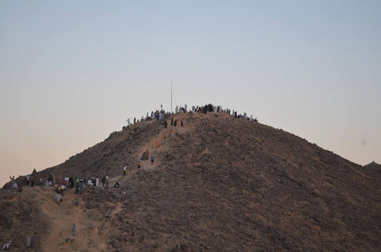 المريدين والمحبين يصعدون جبل وادي حميثرة  -اليوم السابع -9 -2015