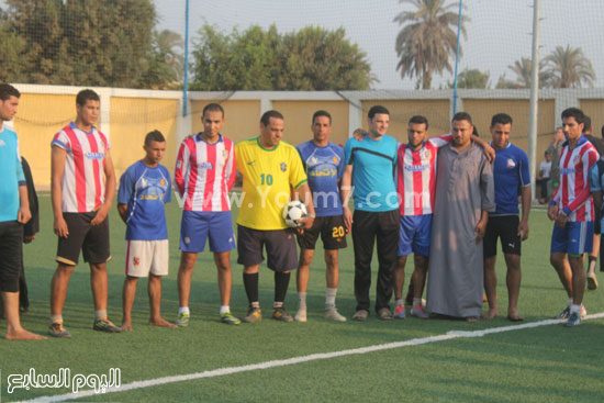 	الأهالى واللاعبون يلتقطون صورا تذكارية قبل المباريات -اليوم السابع -9 -2015