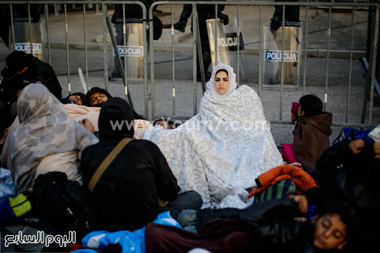  المهاجرون فى انتظار فك العوائق الأمنية  -اليوم السابع -9 -2015