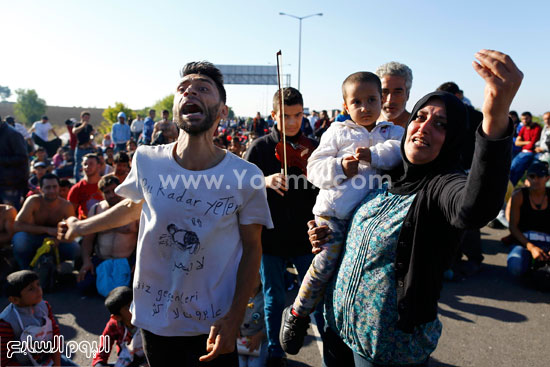  صرخات المهاجرين فى وجه الشرطة  -اليوم السابع -9 -2015