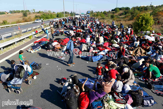  المهاجرون يرابطون على الطريق السريع قرب أدرنة الحدودية بين تركيا واليونان -اليوم السابع -9 -2015
