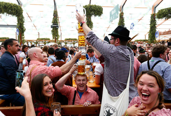 مزحات الاصدقاء في المهرجان  -اليوم السابع -9 -2015