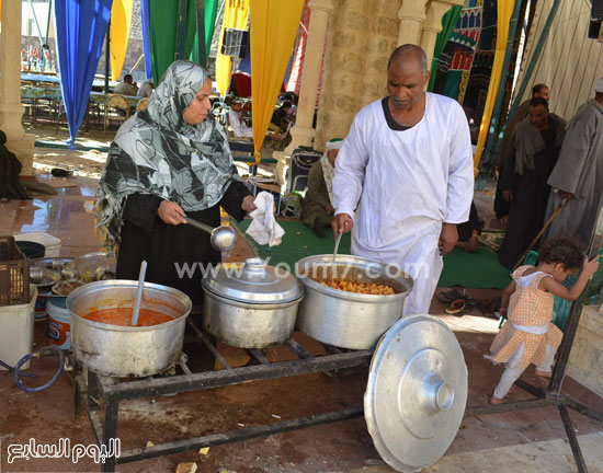  الموردين يقومون بالطهى داخل مخيماتهم فى الشاذلى  -اليوم السابع -9 -2015