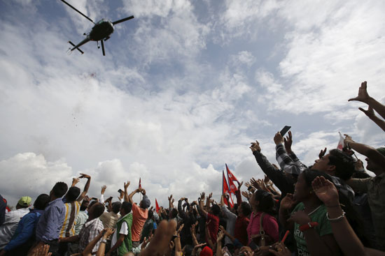 طائرات الجيش فى نيبال تحلق فوق المحتفلين  -اليوم السابع -9 -2015
