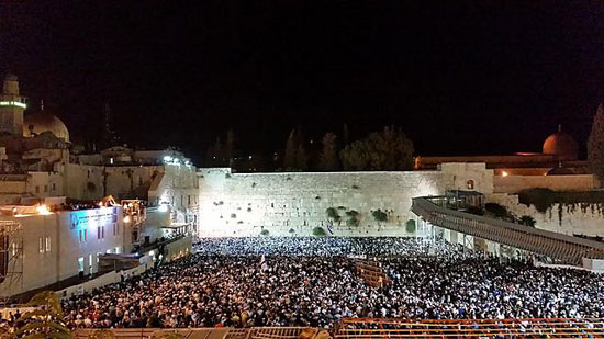 	آلاف اليهود يقيمون شعائرهم عند الحائط الغربى للمسجد الأقصى -اليوم السابع -9 -2015