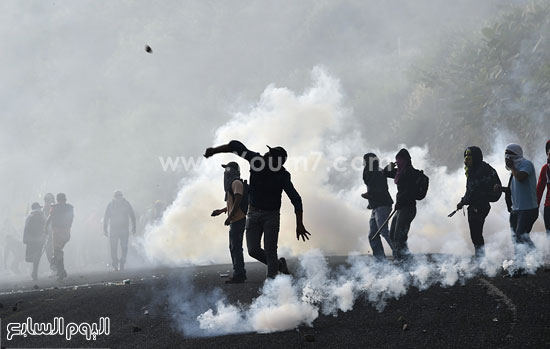 	جانب من الاشتباكات بين الطلاب والشرطة المكسيكية فى ولاية جيريرو بجنوب البلاد. -اليوم السابع -9 -2015