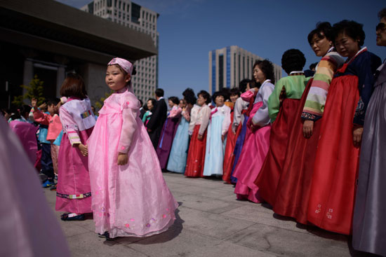 الاطفال يرتدون الزى الرسمى لكوريا -اليوم السابع -9 -2015