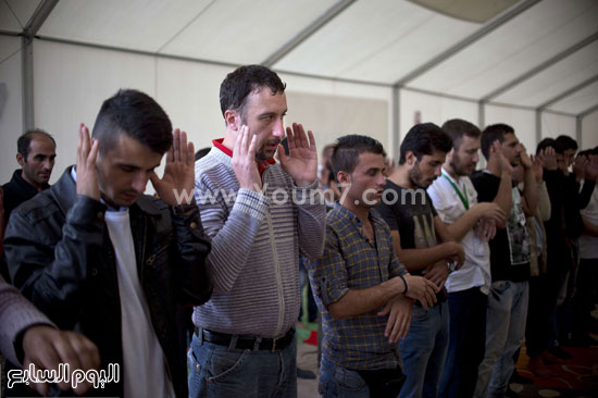 	مئات المسلمين من المهاجرين يؤدون صلاة عيد الأضحى المبارك  -اليوم السابع -9 -2015