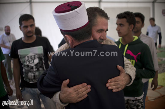 	المسلمون يهنئون بعضهم البعض بالعيد  -اليوم السابع -9 -2015