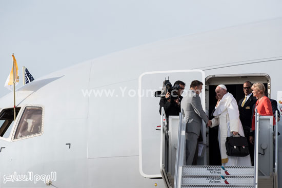 وصول البابا إلى الطائرة. -اليوم السابع -9 -2015