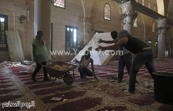 	كان الشباب الفلسطينى قد اشتبكوا بالحجارة ضد قوات الاحتلال فى المسجد الأقصى. -اليوم السابع -9 -2015