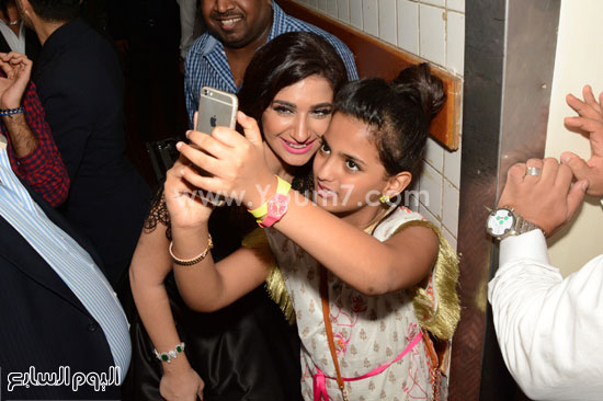 10-	Selfie مع نتاشا عقب انتهار فقرتها -اليوم السابع -9 -2015