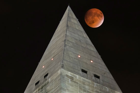  القمر المكتمل خلف النصب التذكارى فى واشنطن  -اليوم السابع -9 -2015