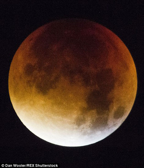 	القمر السوبر فى تويكنهام فى جنوب غرب لندن -اليوم السابع -9 -2015