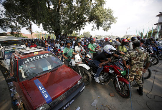 الحكومة فى نيبال تفرض قيودا على المركبات -اليوم السابع -9 -2015