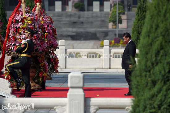  الرئيس الصينى يضع إكليل الزهور على النصب التذكارى للأبطال الصين  -اليوم السابع -9 -2015