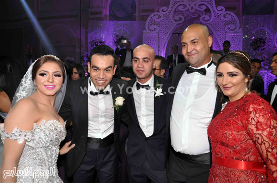 	العروسان وشقيقة العروس مى وزوجها محمد حبيب وشقيق العريس محمود -اليوم السابع -9 -2015