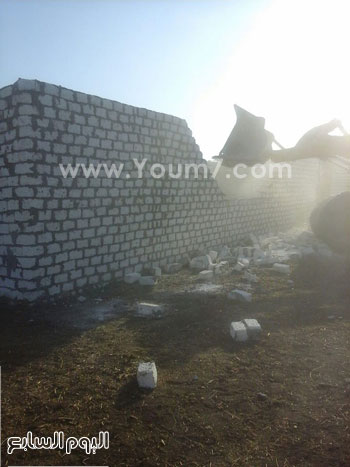  منزل مبنى على أملاك الدولة بكوم أمبو جارى إزالته -اليوم السابع -9 -2015