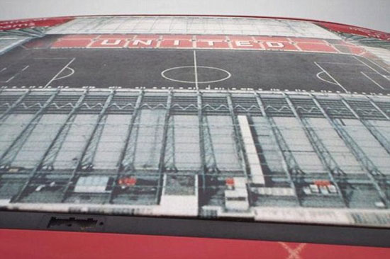 ملعب أولد ترافورد يتواجد على سطح السيارة  -اليوم السابع -9 -2015