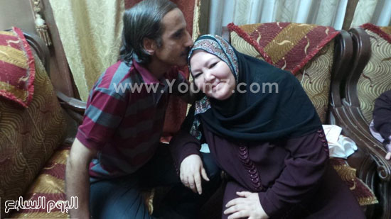 زوج ابنة الفائزة يقبل رأسها -اليوم السابع -9 -2015