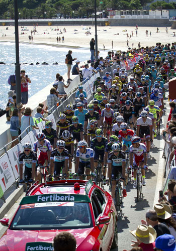 	سباقات راكبى الدراجات خلال المرحلة الـ 15 من سباقات الدراجات فى إسبانيا  -اليوم السابع -9 -2015