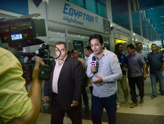 أحمد رجب يقدم حلقة خاصة عن ضبط أكبر قضية تهريب لمخدر الكوكايين عبر ميناء القاهرة الجوي -اليوم السابع -9 -2015