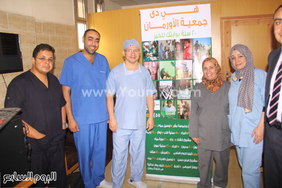 الخبير العالمى لجراحات القلب الحرجة الدكتور ايندر أوديز وعدد من الأطباء المصريين -اليوم السابع -9 -2015
