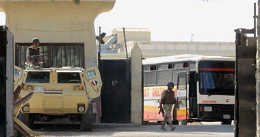 صور فتح مصر معبر رفح أمام المسافرين الفلسطينيين لقطاع غزة  