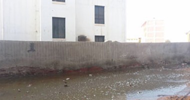 بالصور.. مياه الأمطار تحاصر المدارس وتملأ الشوارع بقرية روينه بكفر الشيخ  اليوم السابع