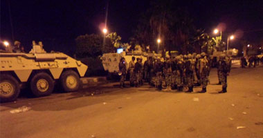 مدرعات الجيش تنتشر بمحيط التحرير وعبد المنعم رياض واستمرار الاعتصام
