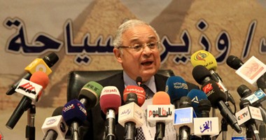 وزير السياحة : إقامة مشروعات استثمارية ترفيهية لتشجيع السائح لتكرار زيارته لمصر  