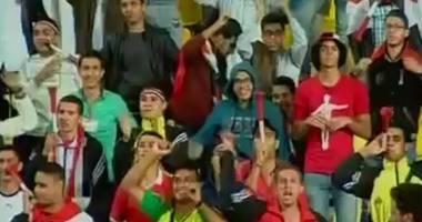 وقفة رمضان صبحى تظهر فى مدرجات مباراة مصر وتشاد  