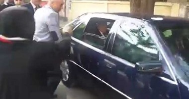 بالفيديو.. مسنة تستقبل محلب بزغرودة.. وتهتف:  ربنا يخليك للغلابة   اليوم السابع
