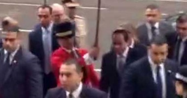 بالفيديو.. لحظة وصول الرئيس السيسى لمقر إقامته فى لندن  