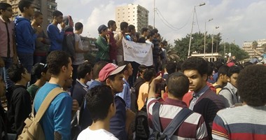 طلاب الثانوية بالشرقية يتظاهرون احتجاجا على إغلاق مراكز الدروس الخصوصية  اليوم السابع