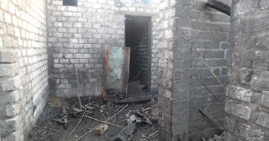 آثار الحرائق فى منازل قرية عرب القداديح بأسيوط