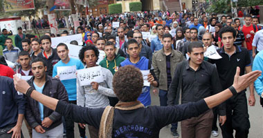 مسيرة طلاب جامعة عين شمس لقصر الإتحادية