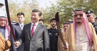 الملك سلمان يرقص "العرضة" مع الرئيس الصينى فى قصر المربع